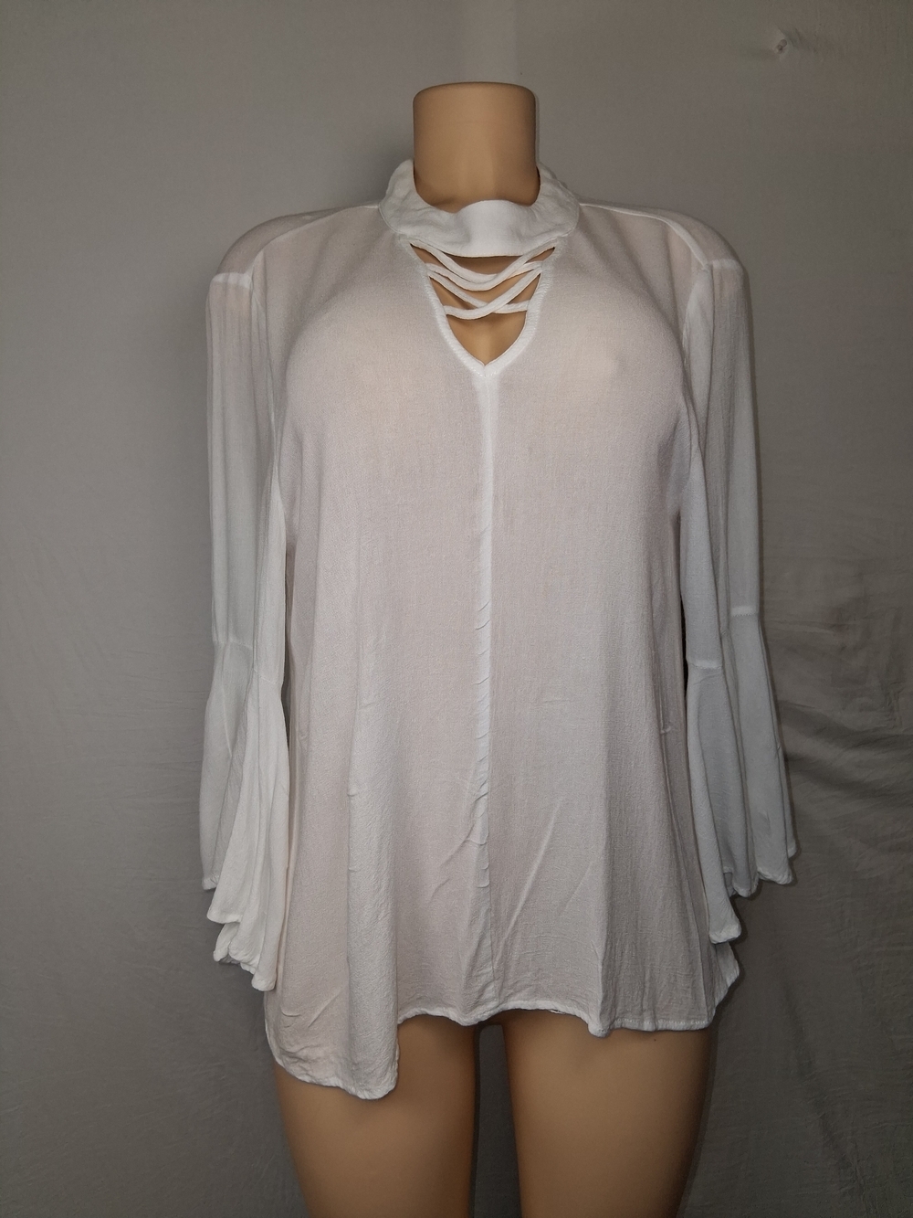 entro White Crisscross Keyhole Flowy Long Sleeve Blouse Sixe L